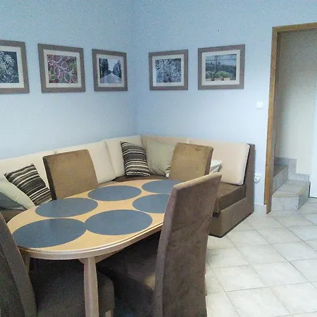 Asl Ii Apartment *